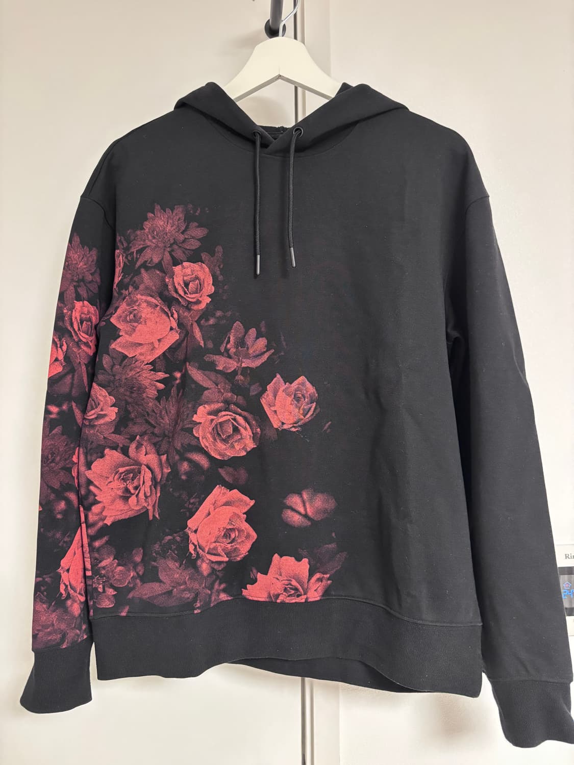 H&M 에이치앤엠 장미 후드티 S사이즈 블랙 상품이미지1