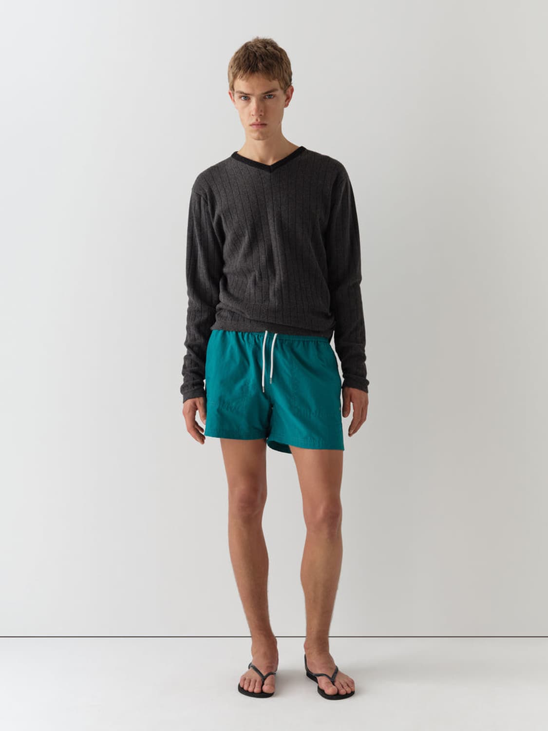 [L,XL]기마구아스 Dante 브이넥 니트/차콜 상품이미지4