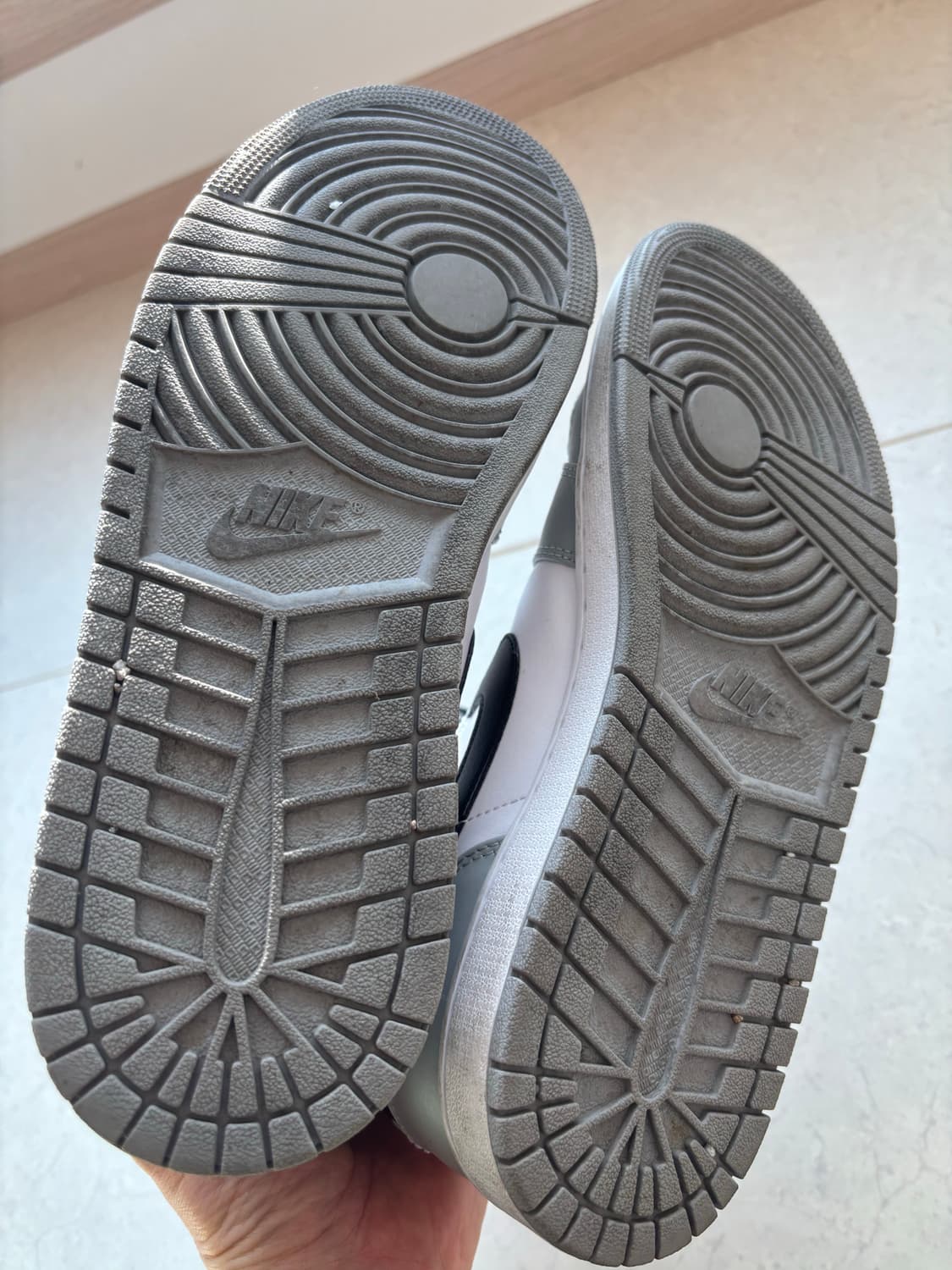 나이키 조던 1 미드 라이트 스모크 그레이 285 상품이미지5