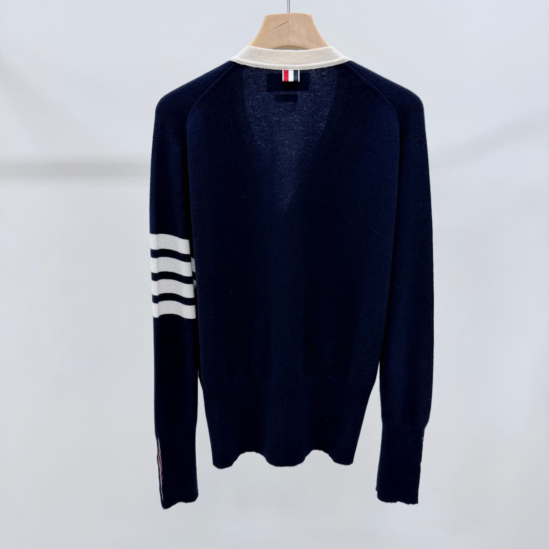 [S+급/3] 톰브라운 사선완장 캐시미어 가디건 상품이미지5