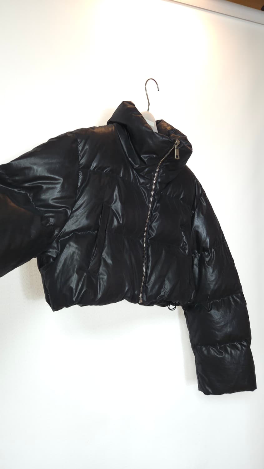 럭키슈에뜨 럭키마르쉐 2022 글로시 크롭 다운 패딩  F 사이즈 상품이미지4