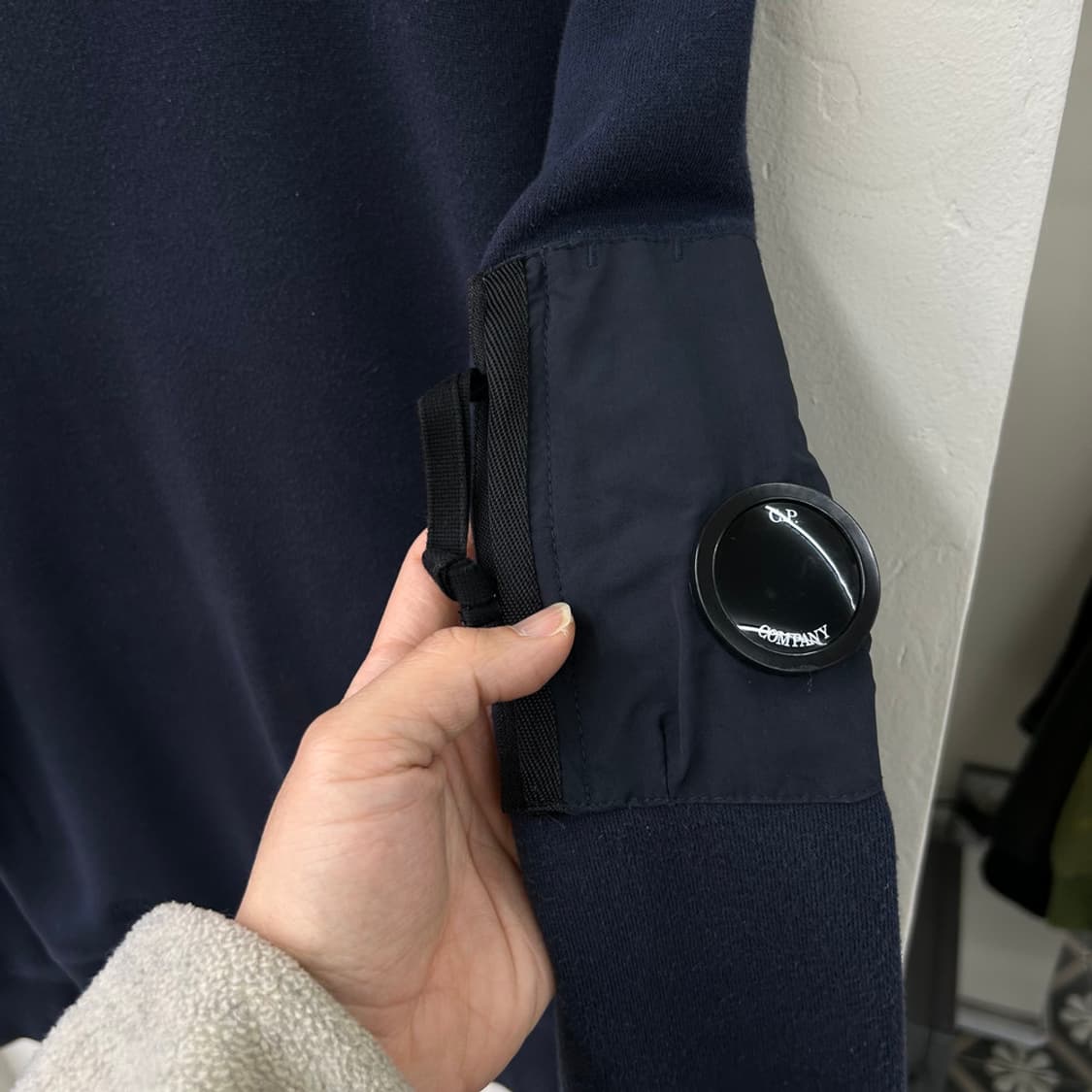 16372 - C.P 컴퍼니 네이비 렌즈 맨투맨 상품이미지3