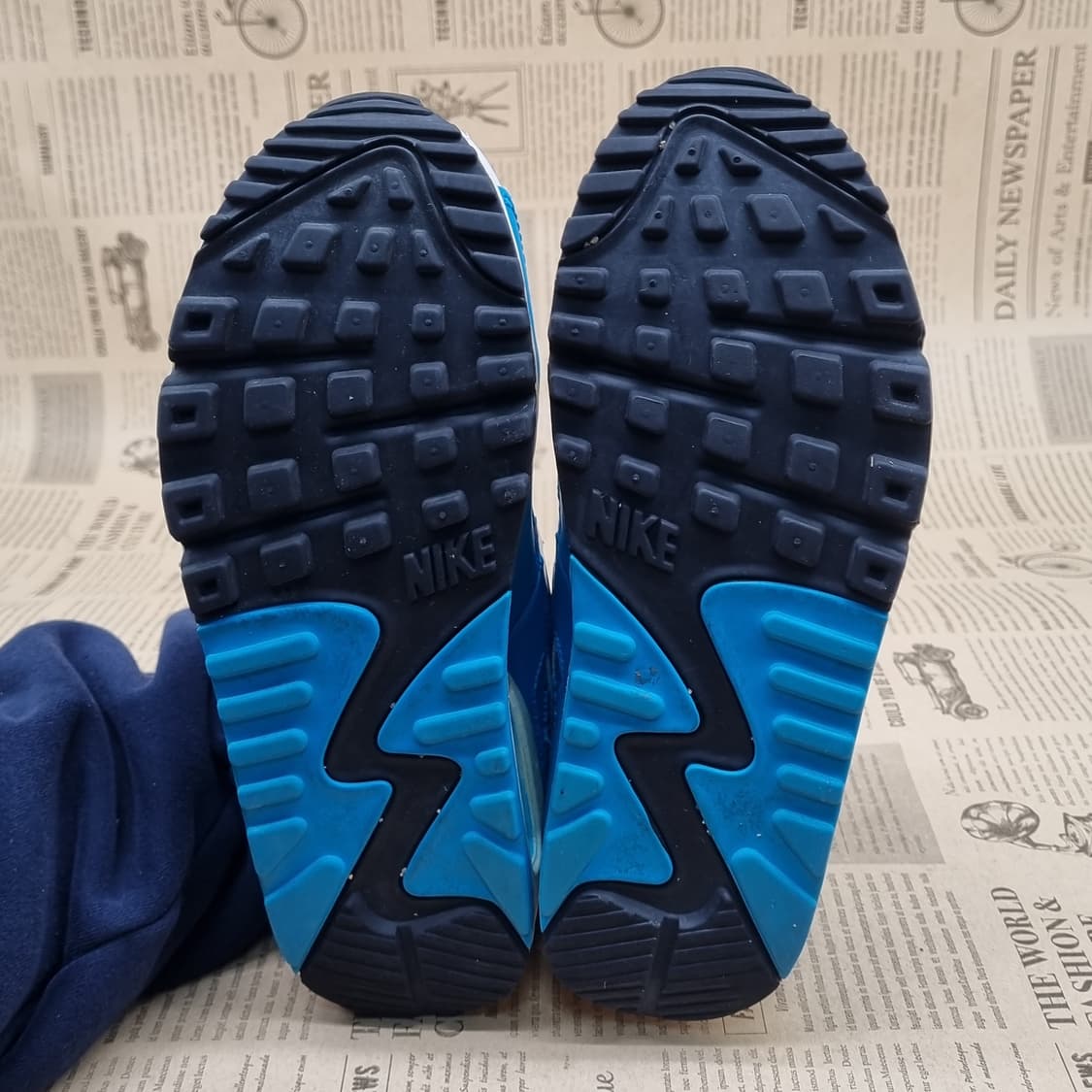 나이키 에어맥스90 에센셜 여성운동화225 상품이미지3