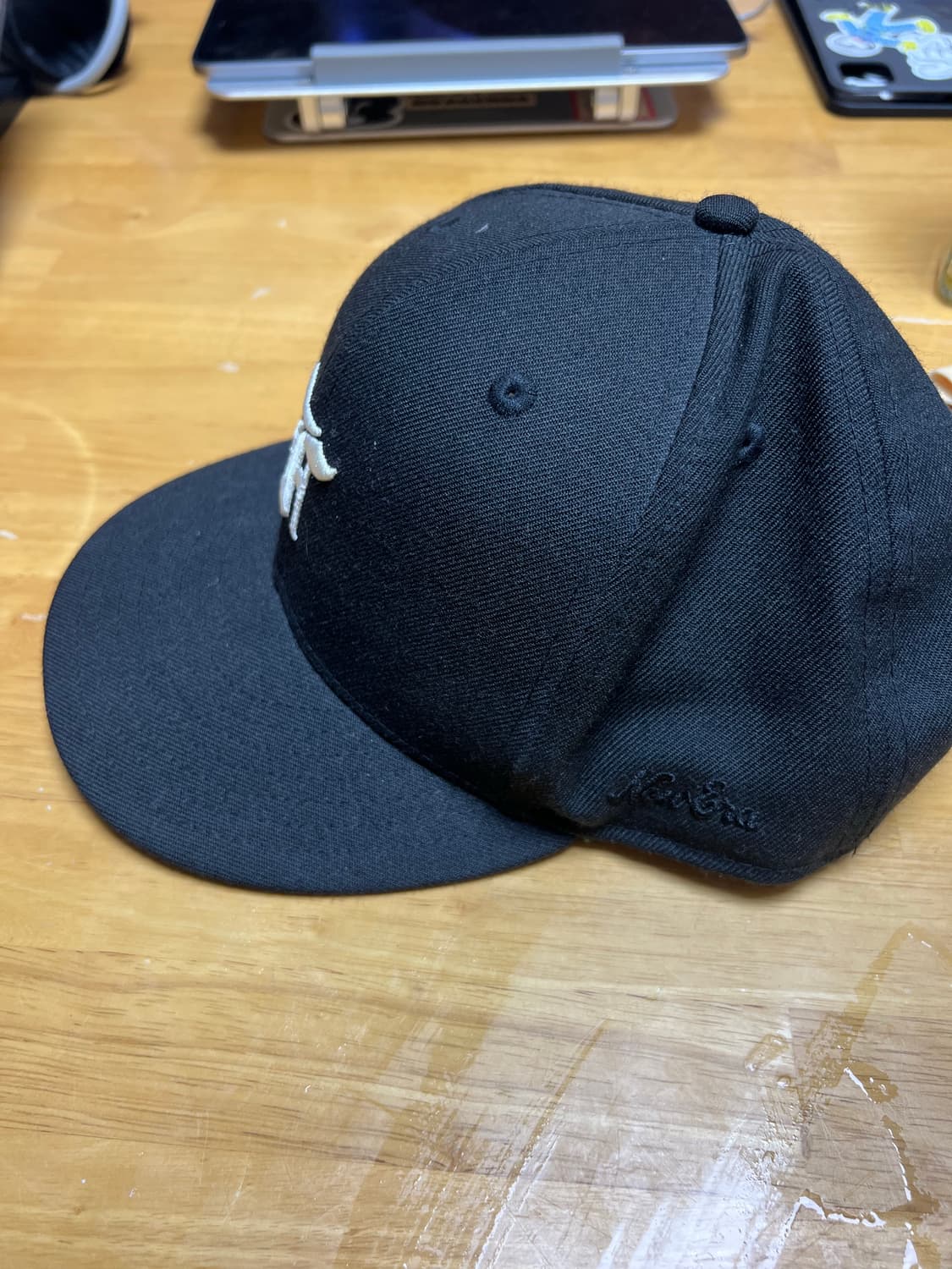 뉴에라 X 피어오브갓 에센셜 울 캡 • 블랙 • 7  1/2 상품이미지2