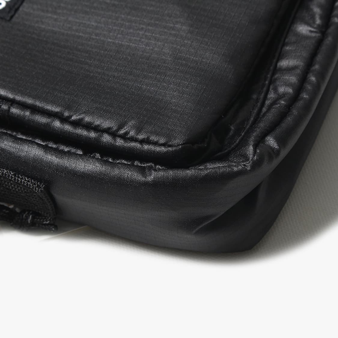  SUPREME "Black Shoulder Bag" 상품이미지6