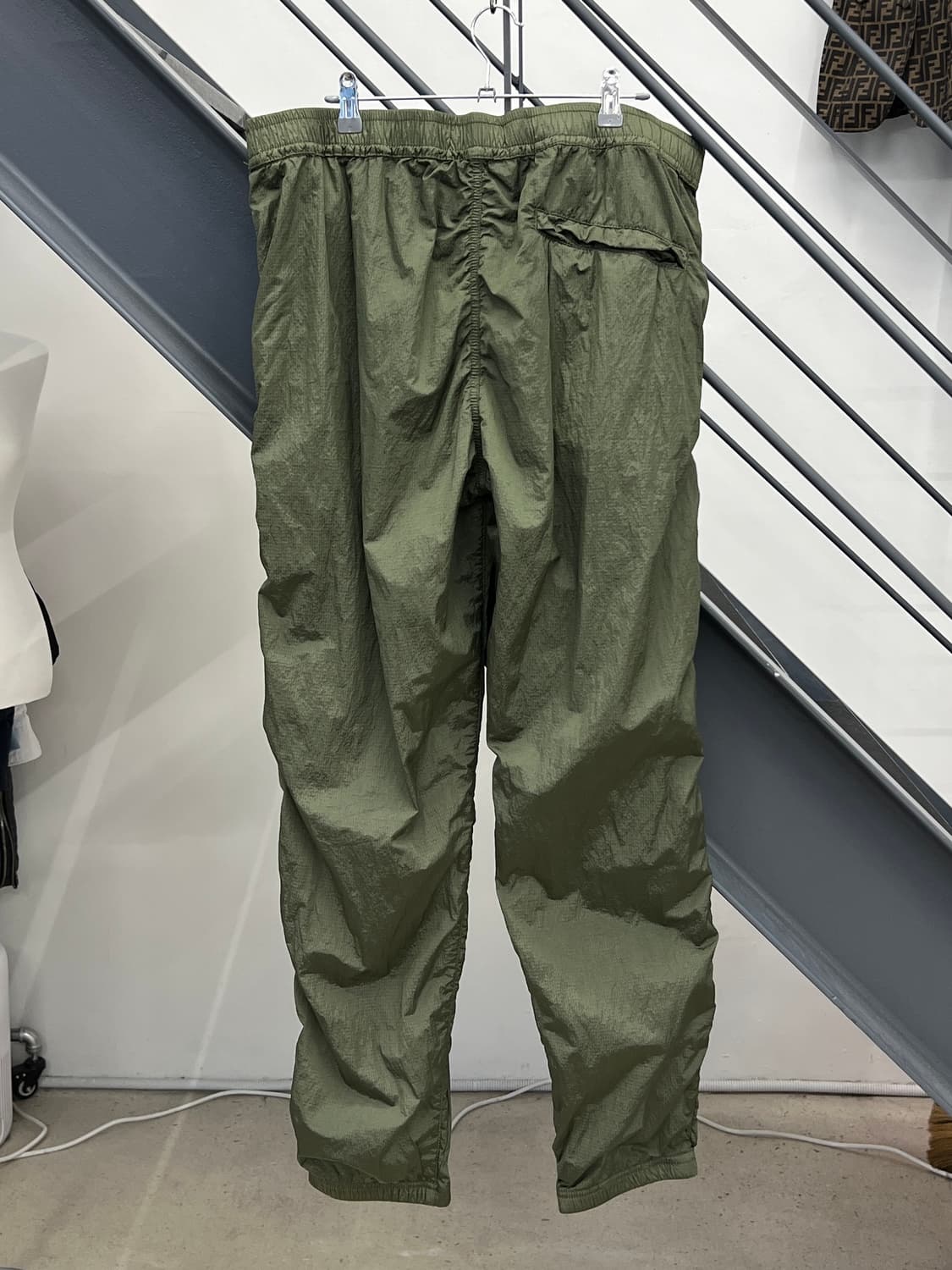 스톤아일랜드 나일론 메탈 립스탑 조거 팬츠 상품이미지3