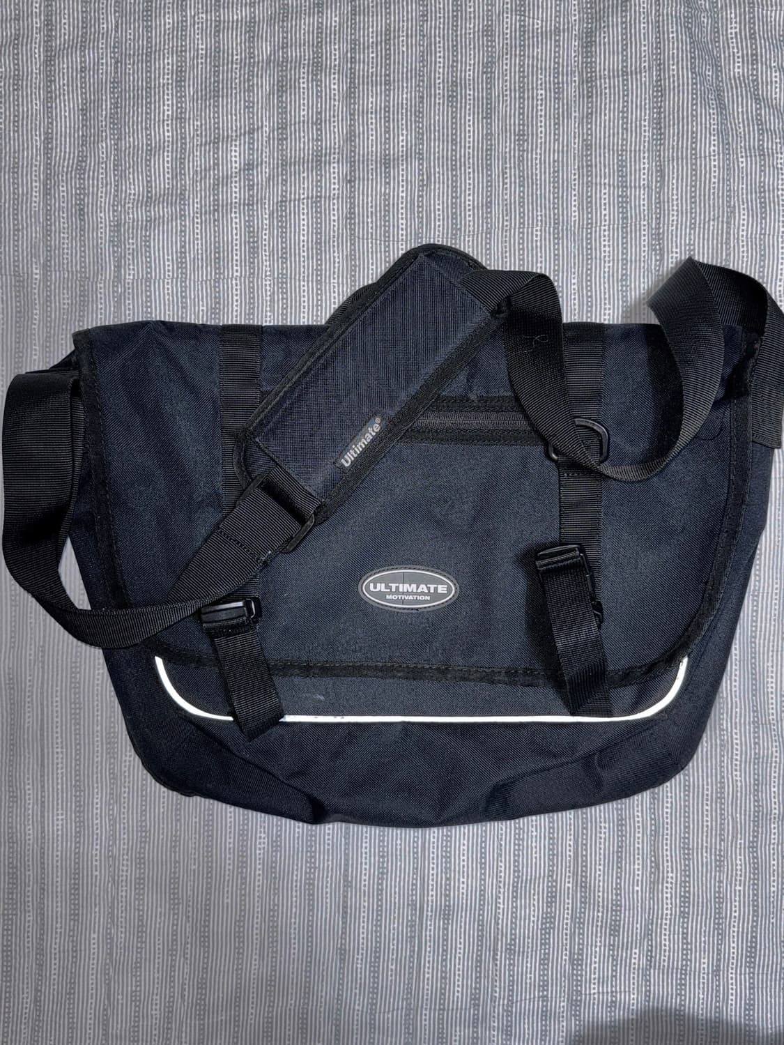 스파오 메신저백 상품이미지2