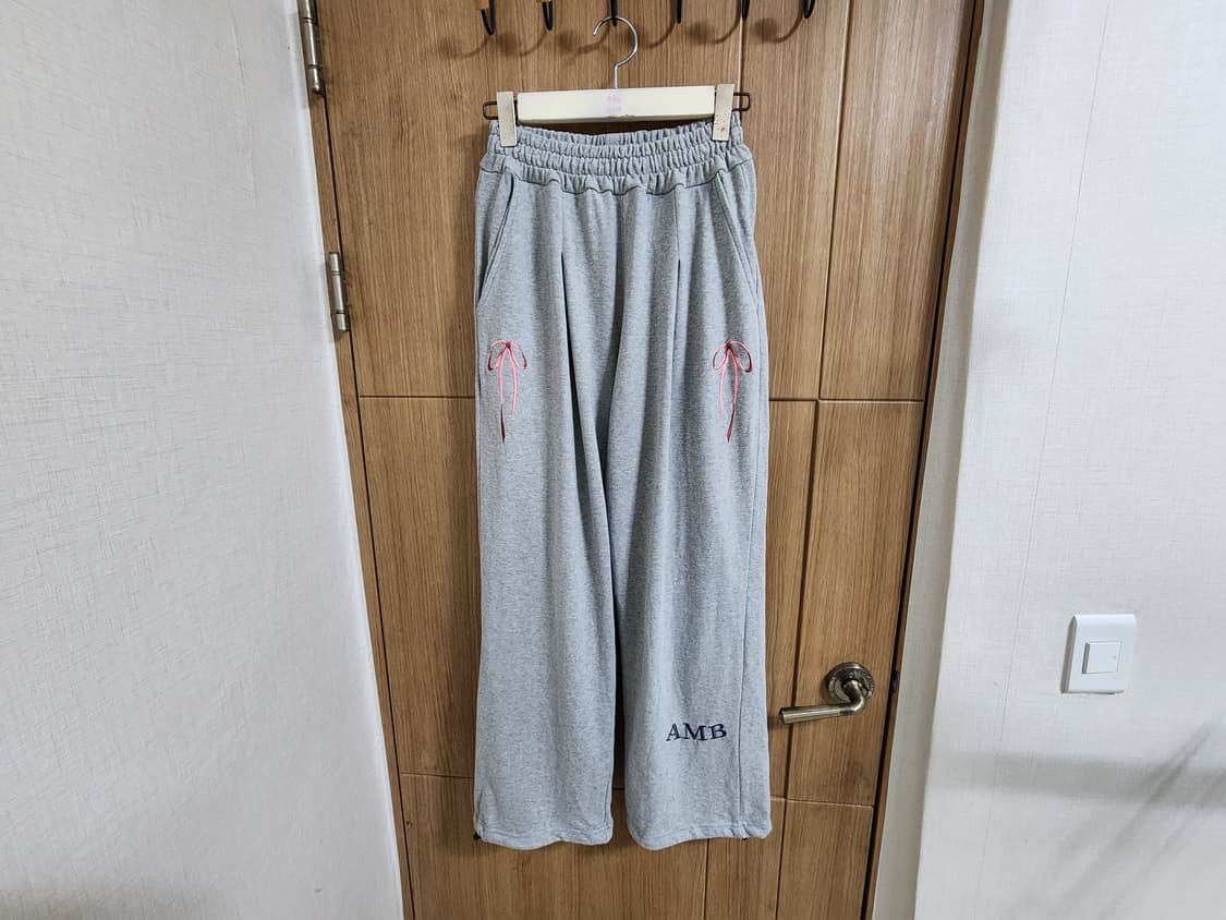 (M)여성 엠블러 원턱 리본자수 트레이닝 스웻 팬츠 상품이미지2