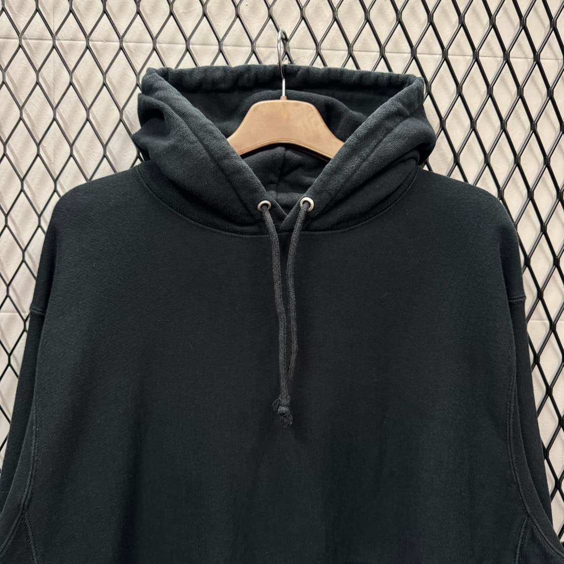 챔피온 스웻셔츠 후드 리버스위브 MASTEF 백 프린트 포인트 블랙 상품이미지3