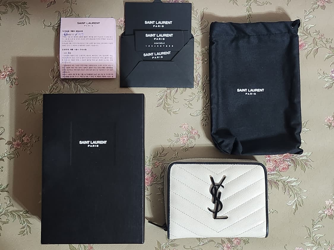 생로랑 403723 모노그램 퀼팅 페블레더 지퍼 중지갑 상품이미지1