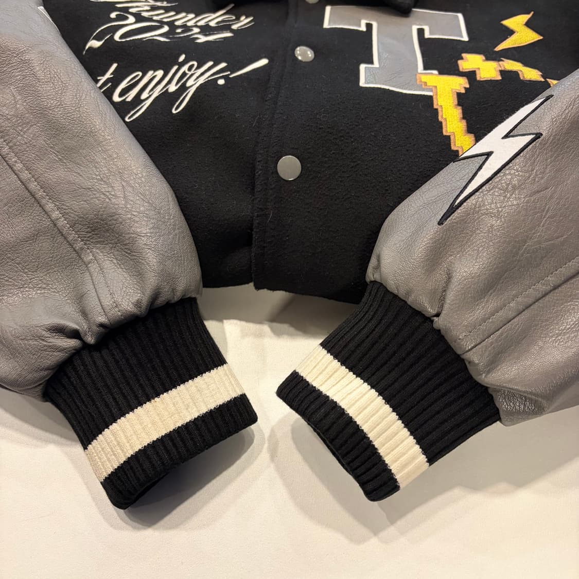 에이티즈 트레져 2024 블랙 바시티 자켓 D509 상품이미지7