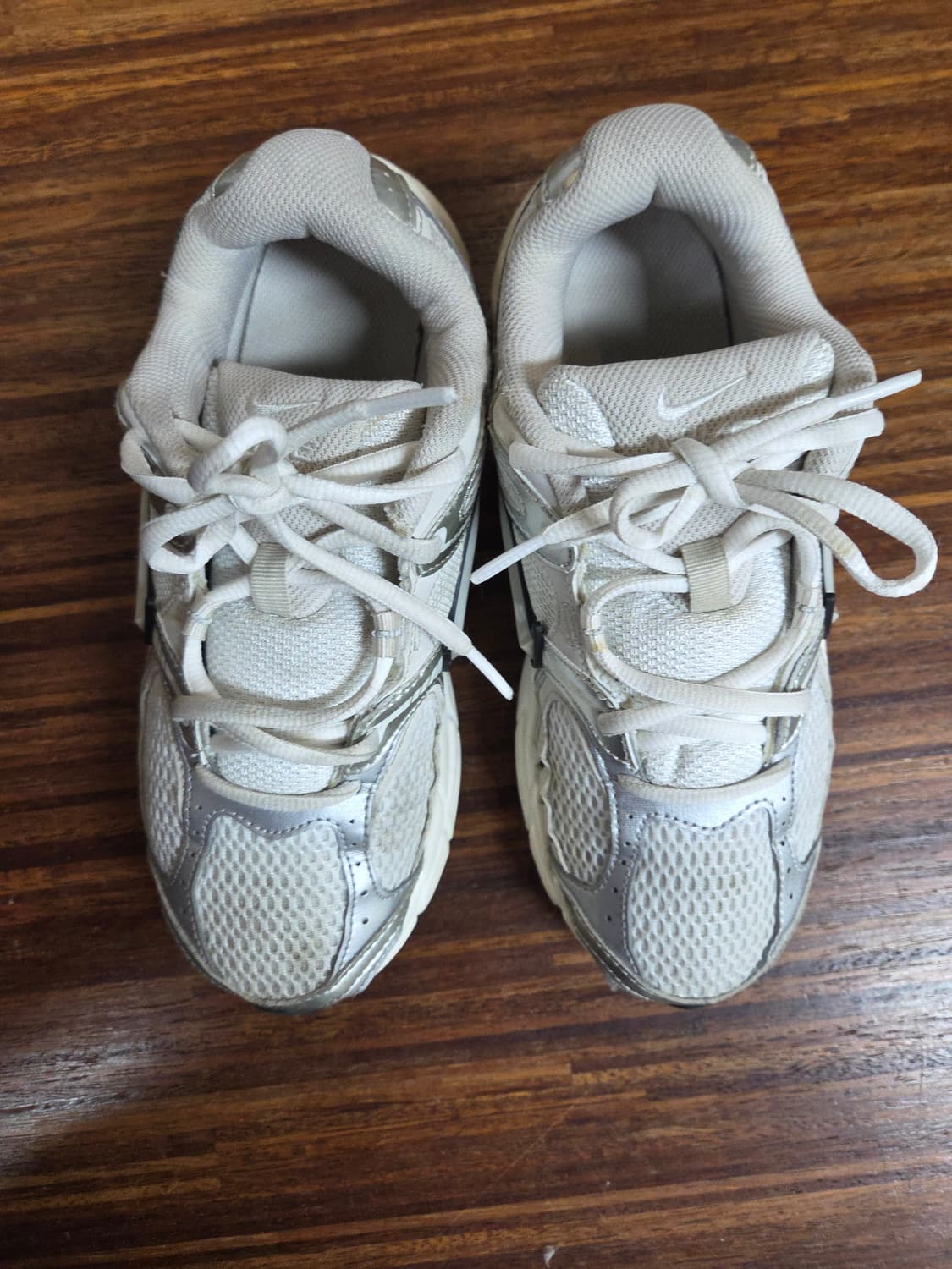 나이키 우먼스 v5 러닝화 245 상품이미지3