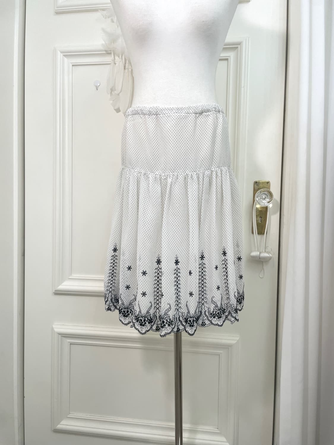 white dot embroidery point midi skirt 상품이미지5
