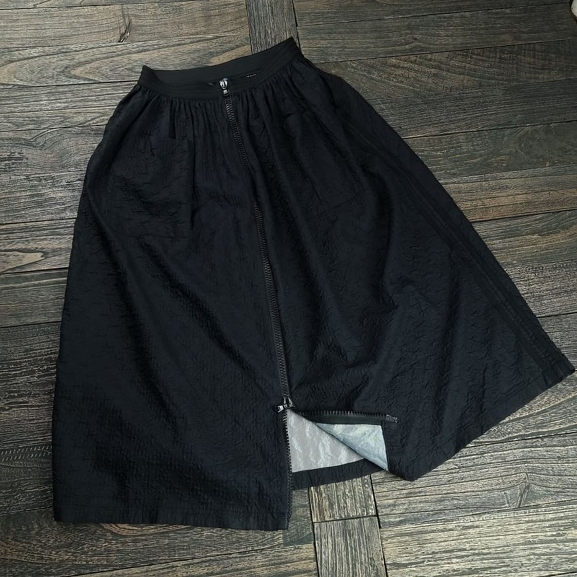 [더일마] 주릉 가공 집업 롱스커트 블랙 M18709 상품이미지1