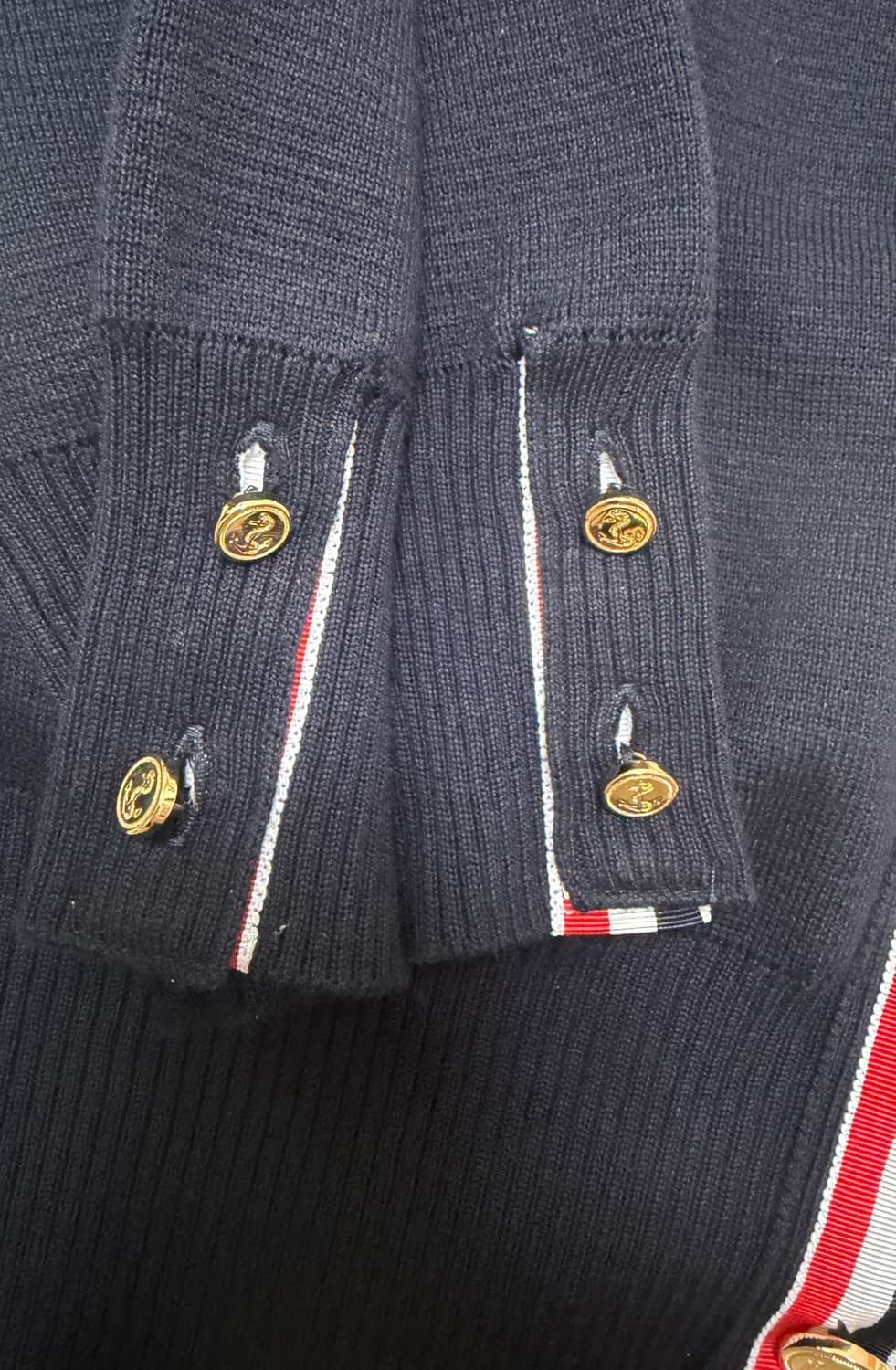 Thom Browne 밀라노 스티치 사선 완장 가디건 금장 상품이미지3