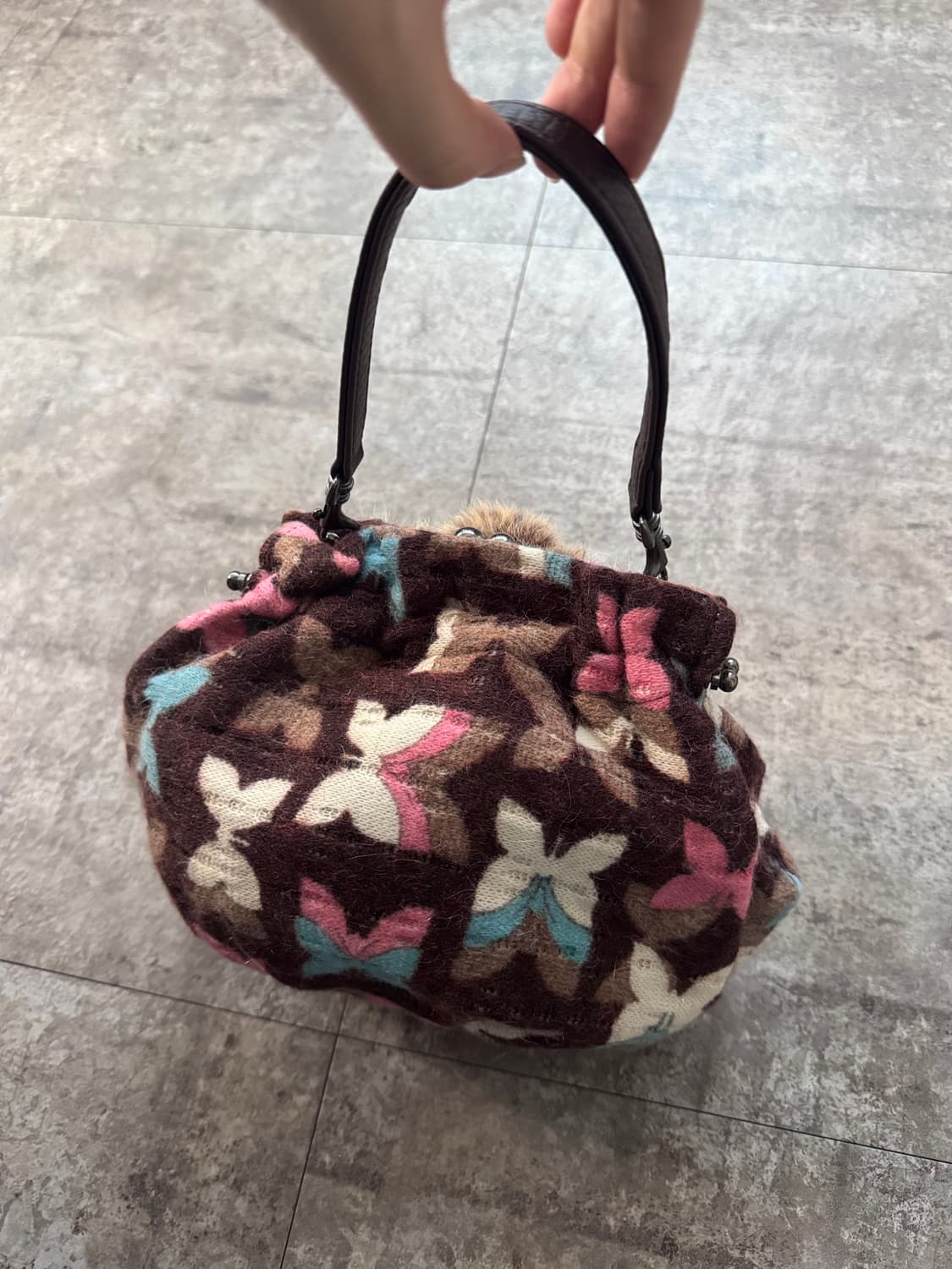 안나수이 버터플라이 패턴 폼폼 미니 숄더 백/파우치  상품이미지4