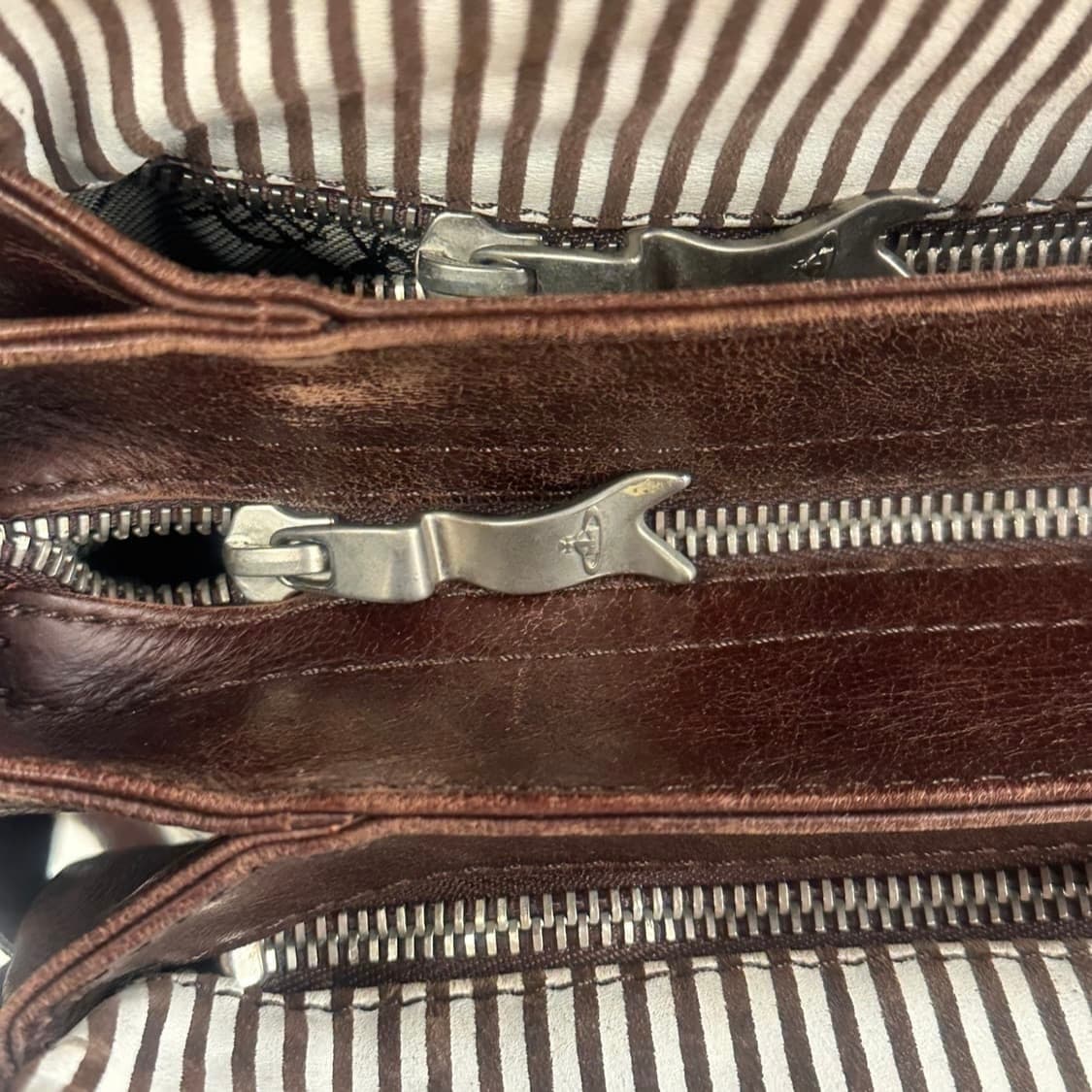 비비안웨스트우드 초콜릿 크림 라떼갸루 모카 스퀘어 토트백 야스민 상품이미지5