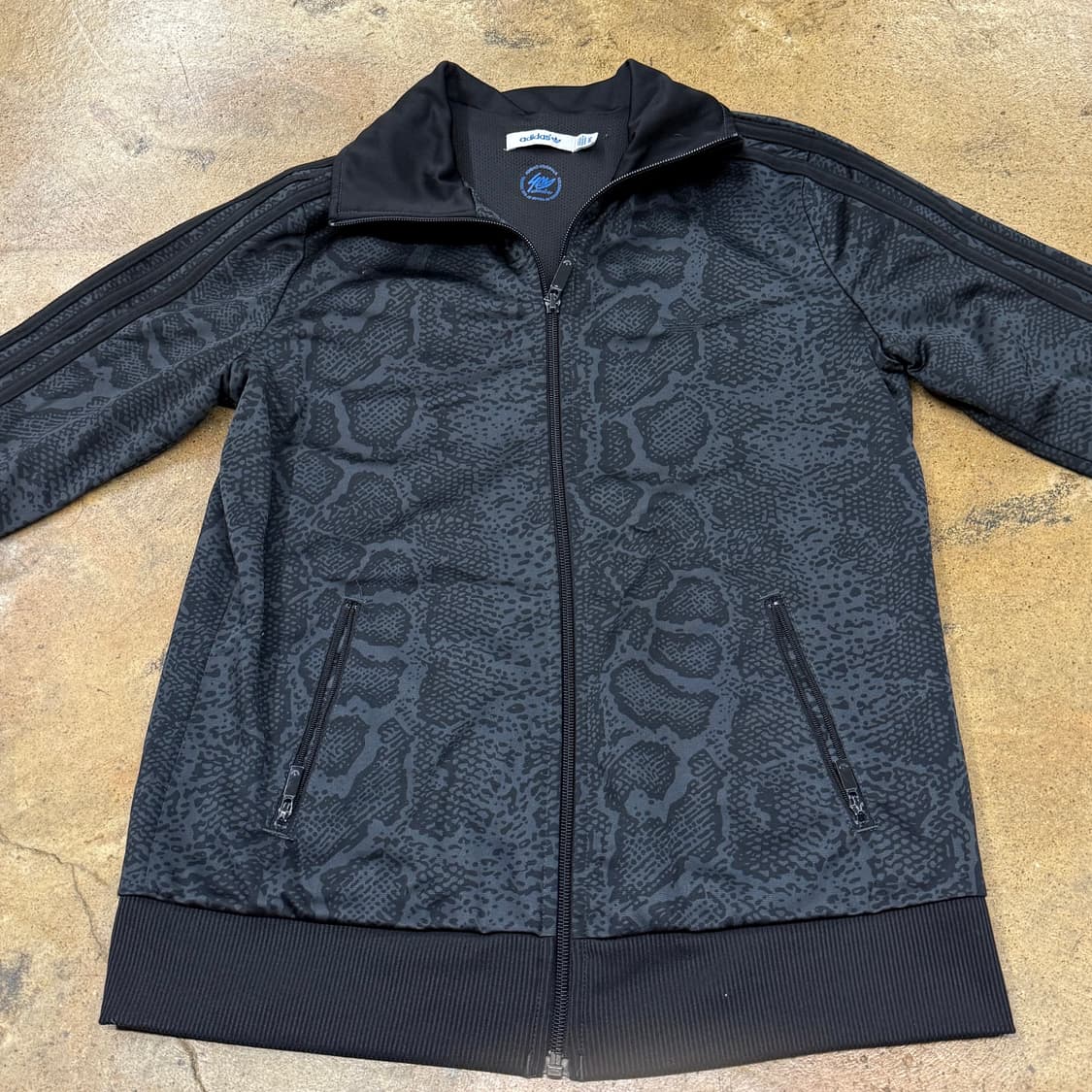 아디다스 뱀피 올블랙 패턴 트랙탑 파이어버드 져지 상품이미지3