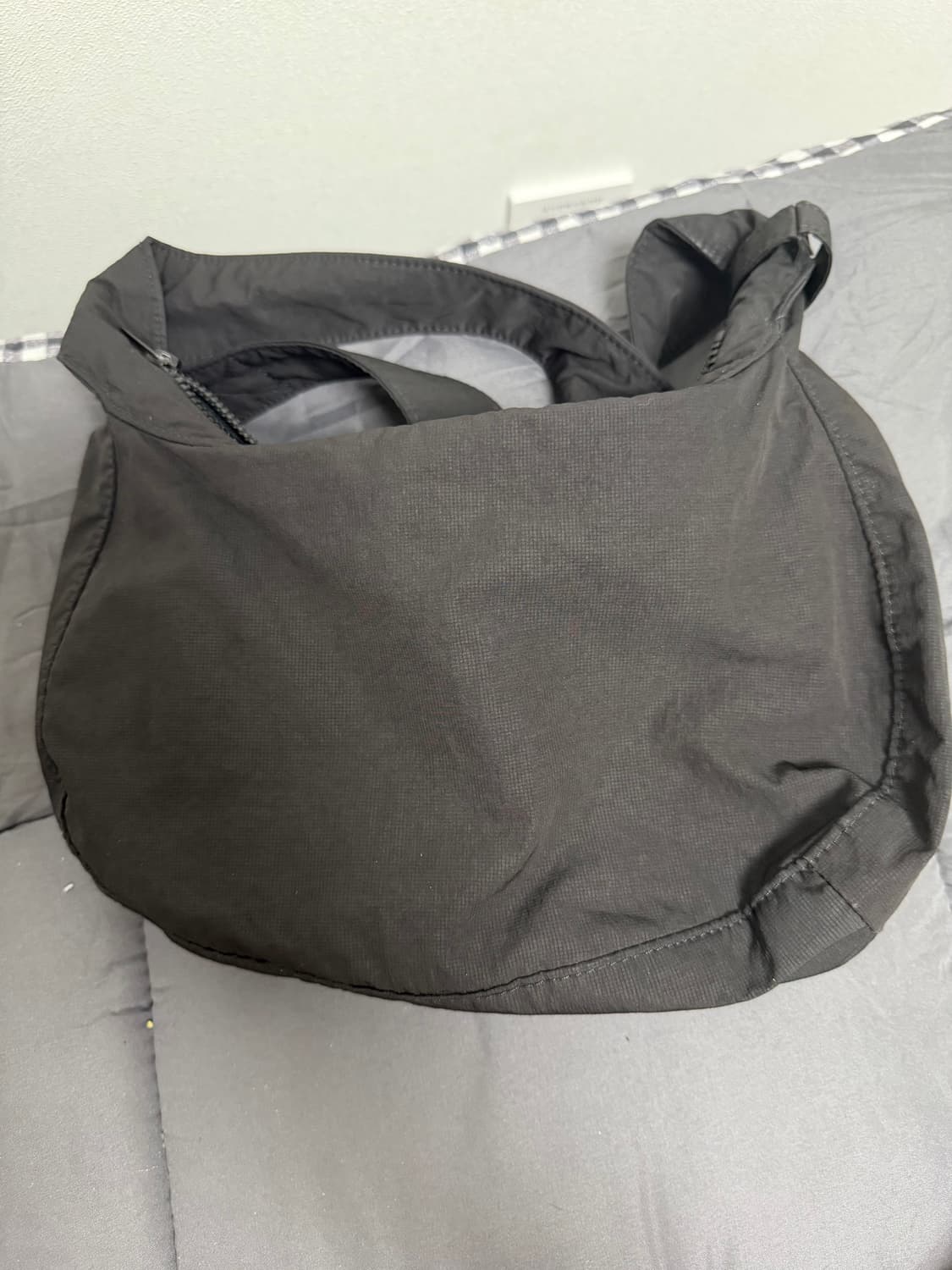 코스 새들백 블랙 상품이미지2