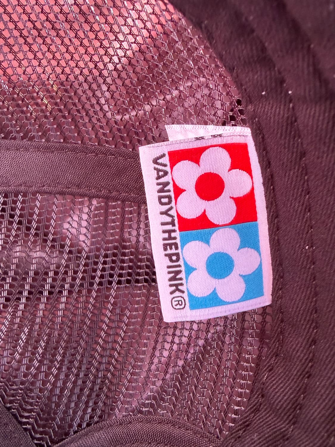 반디 더 핑크 아이 로고 트러커 햇 블랙 상품이미지4