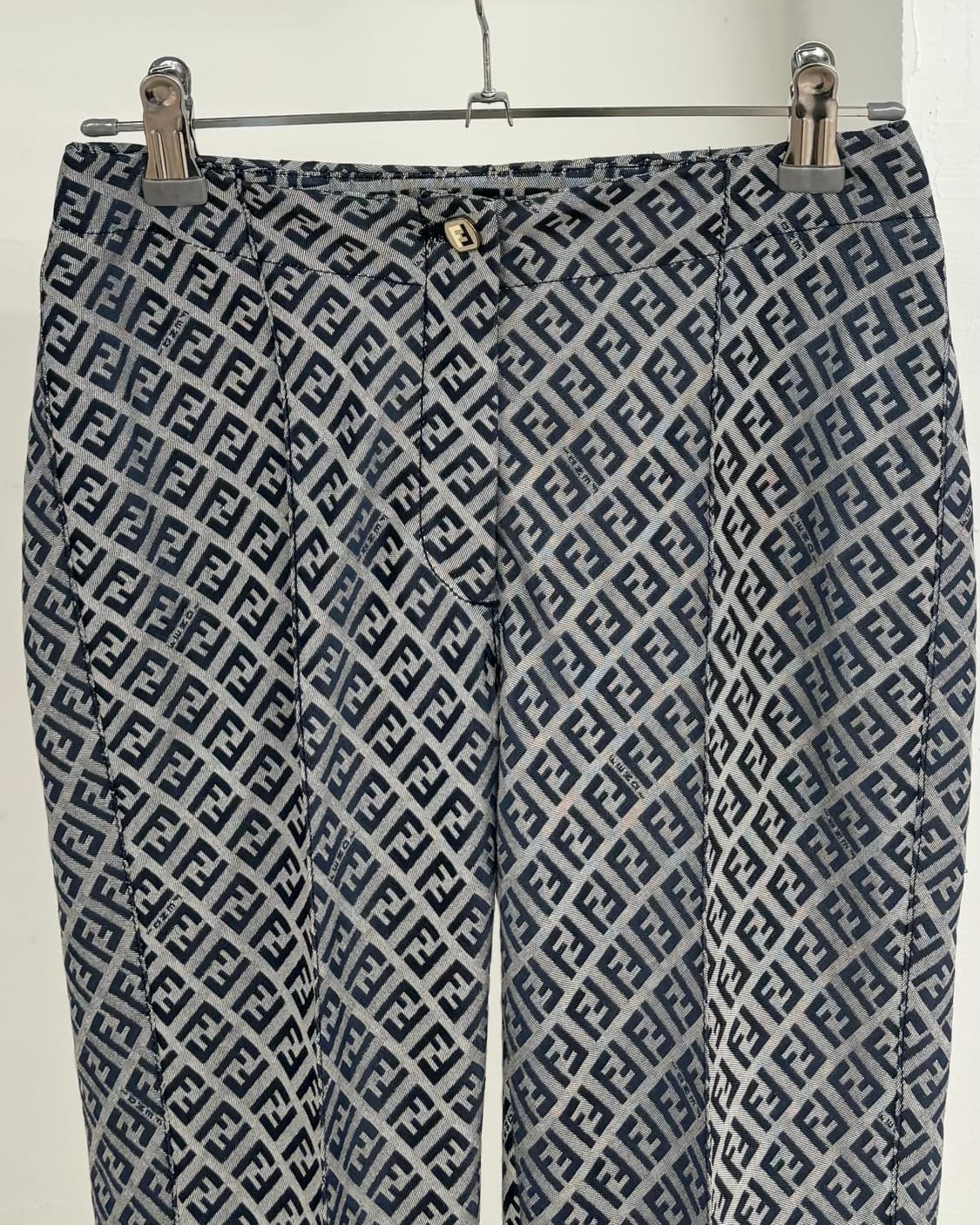 펜디 그레이  F 패턴 플리츠 팬츠 상품이미지2