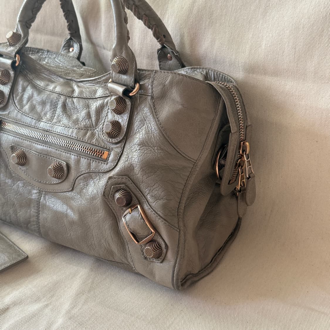 발렌시아가 르 시티 모터백 자이언트 파트타이머 올리브그레이 상품이미지4