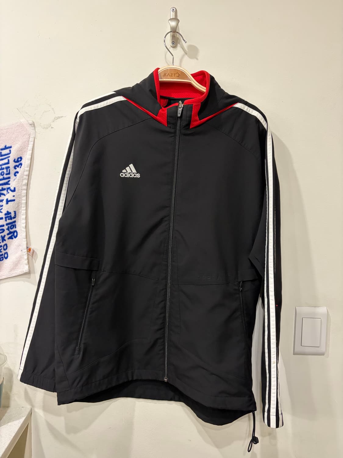 439. 아디다스 바람막이 상품이미지1