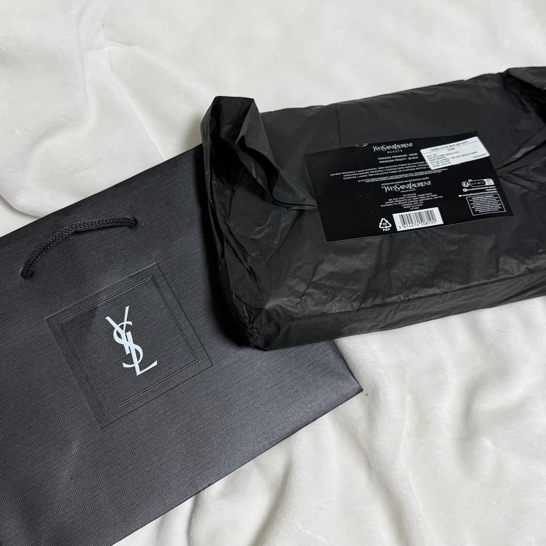 (새상품)입생로랑 뷰티 프리미엄 퀄티드 블랙 파우치 상품이미지2