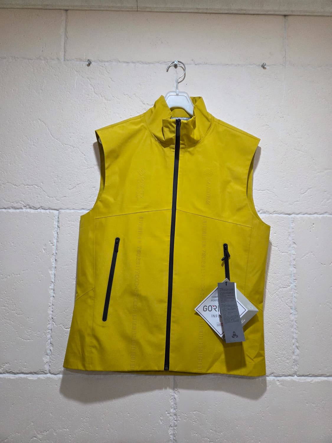 강혁 X 코오롱 고어텍스 인피니움 베스트 M 새상품 옐로우 상품이미지1