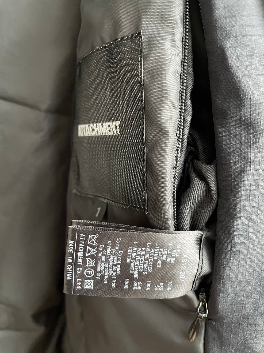 어태치먼트 다운 봄버 자켓 상품이미지7