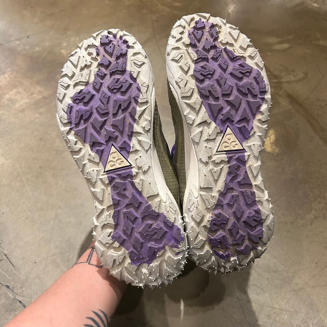 270) 나이키 ACG 마운틴 플라이 2 로우 올리브 퍼플 상품이미지7