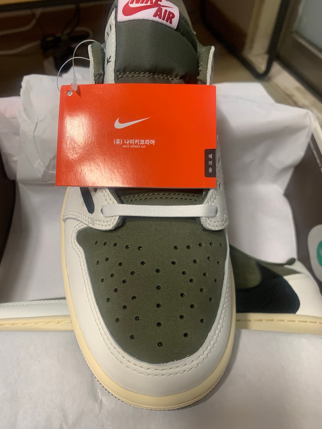 조던1 트레비 스캇 올리브 새상품 판매 합니다 상품이미지3