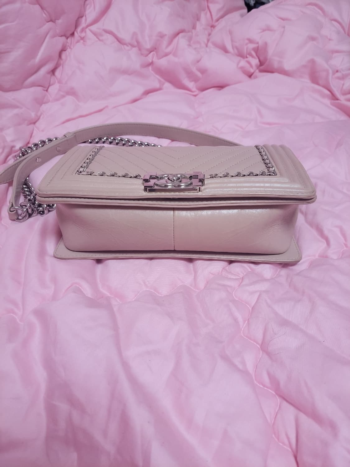 정품)급처상태좋음!샤넬 핑크 플랩 쉐브론V 보이백 미듐 가방 숄더크로스백 상품이미지8