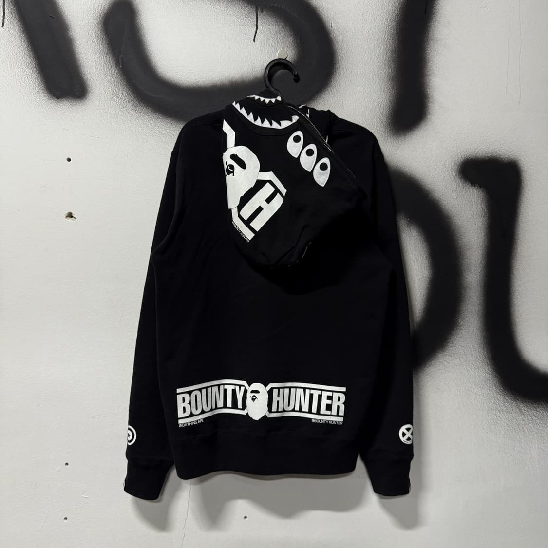 베이프 x 바운티헌터 매드샤크 풀 집업 후디 풀 구성 상품이미지2