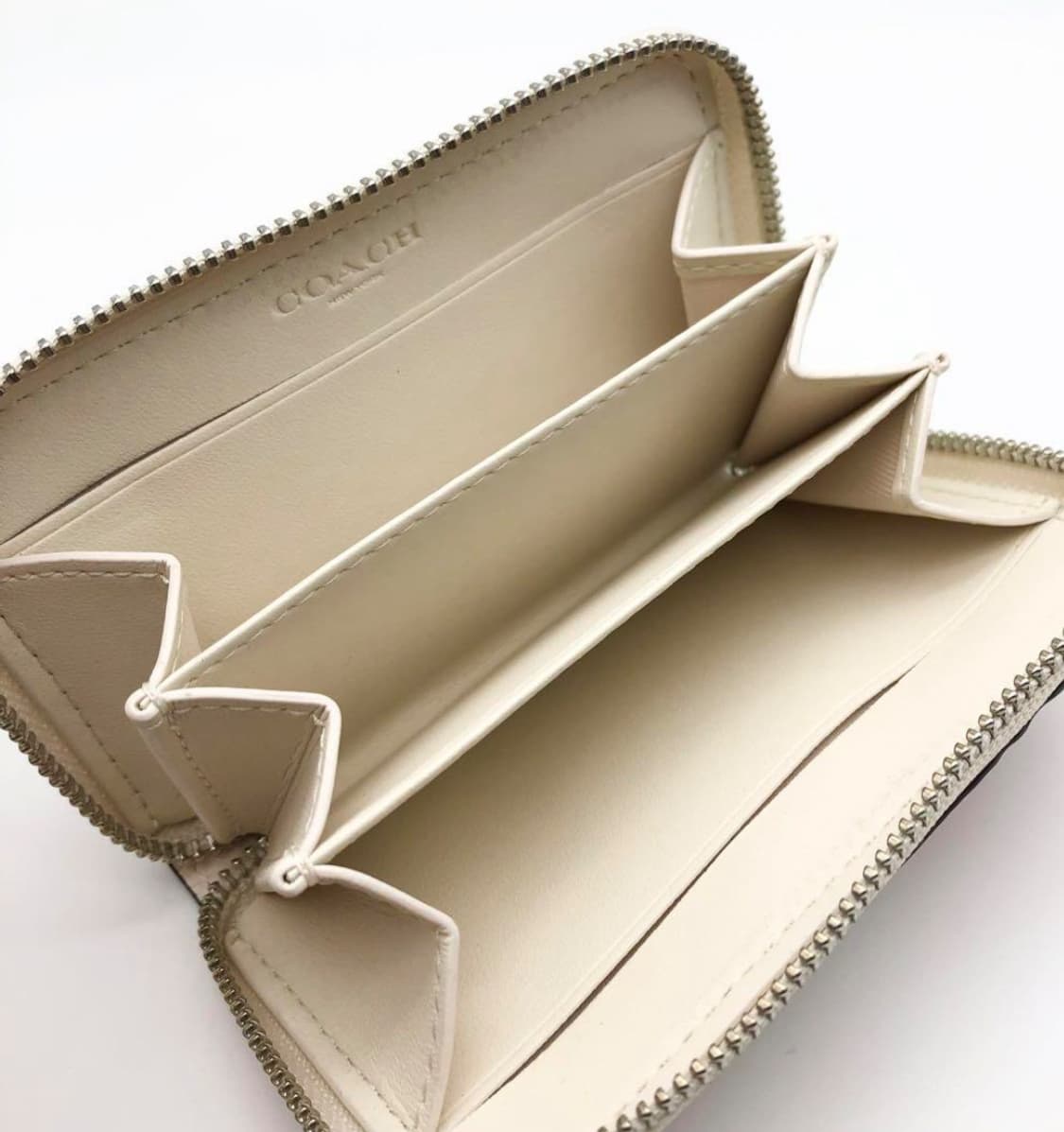 코치 딸기 스트로베리 스몰 어라운드 카드지갑 상품이미지3