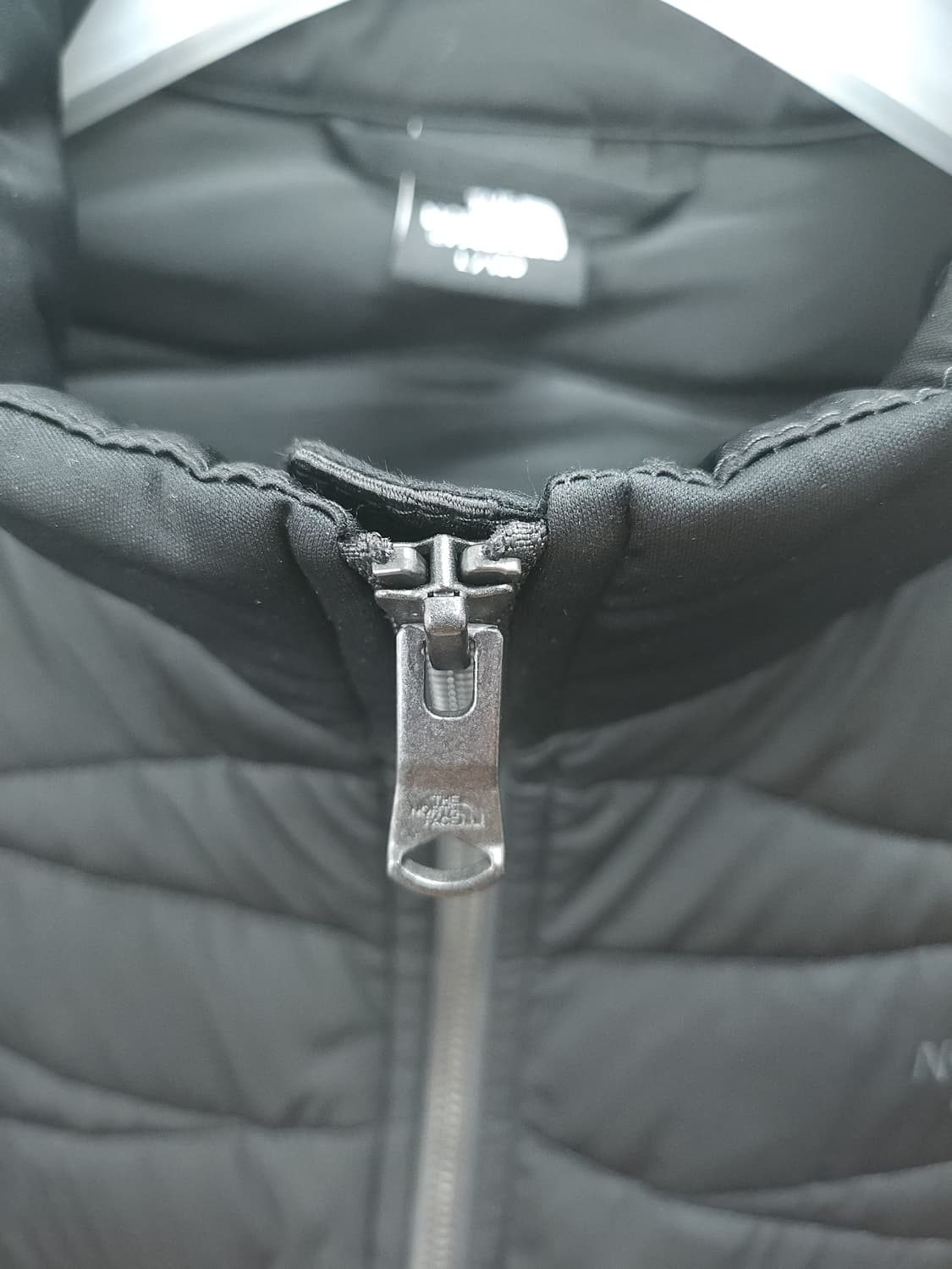 노스페이스 경량패딩 블랙 100 L 새제품급 상품이미지3