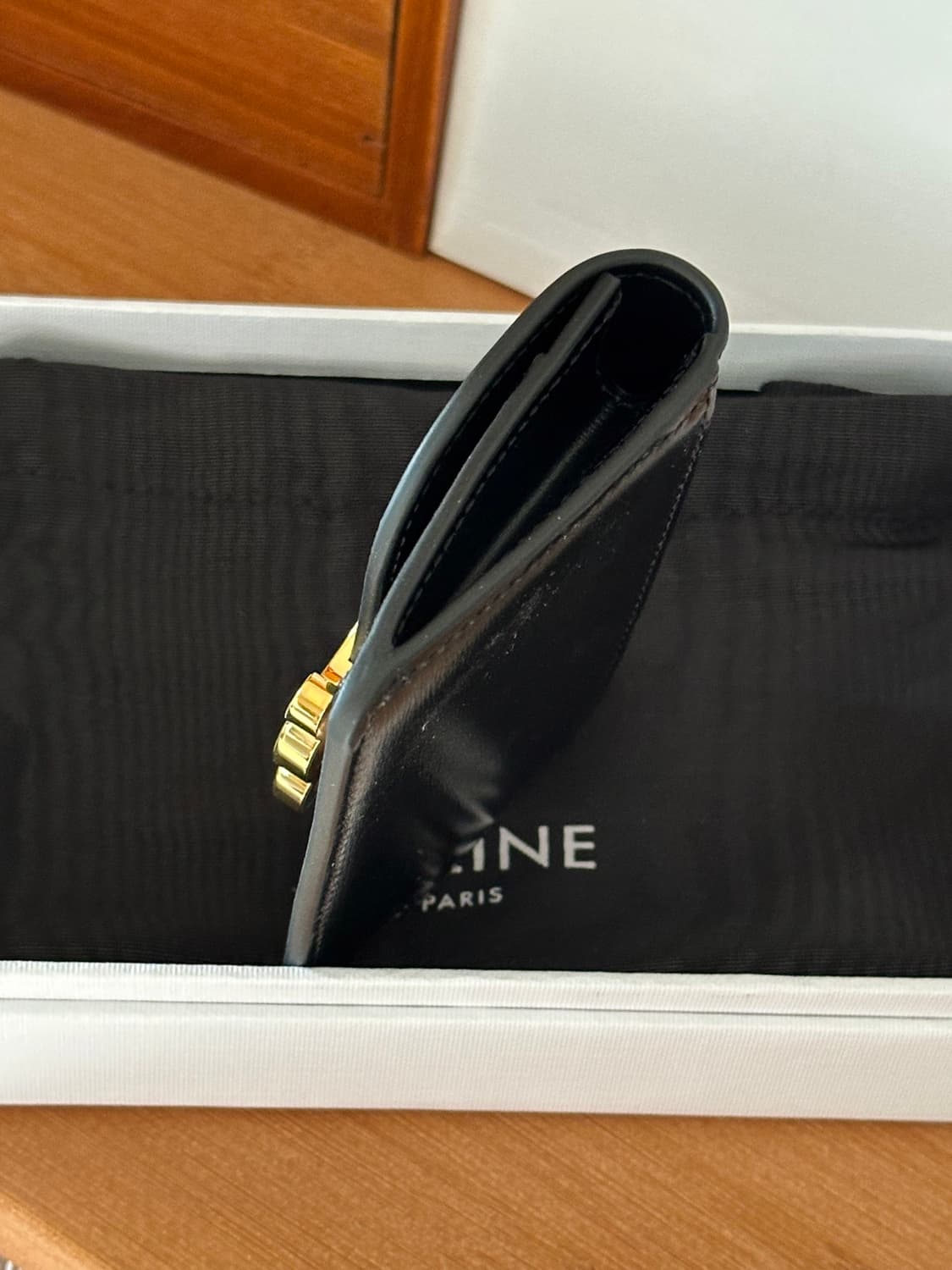 셀린느 샤이니 카프스킨 플랩 카드 홀더 블랙 상품이미지3