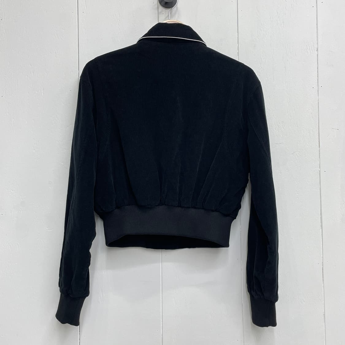 호퍼 코듀로이 크롭 자켓 블랙 배색라인 세미루즈핏 상품이미지5