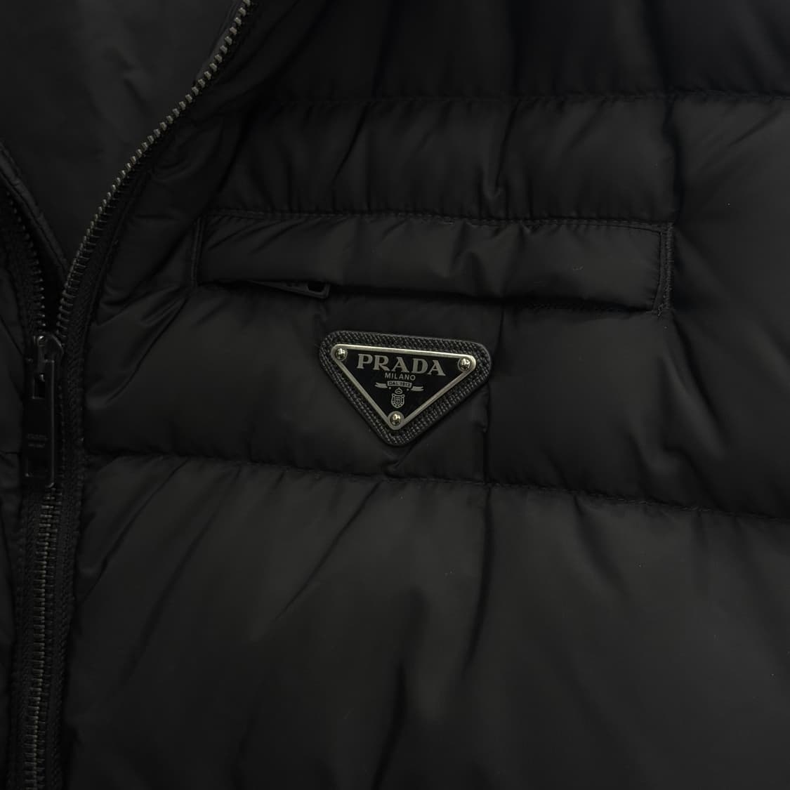 [NFC/48] 프라다 리나일론 다운 패딩 블랙 상품이미지4