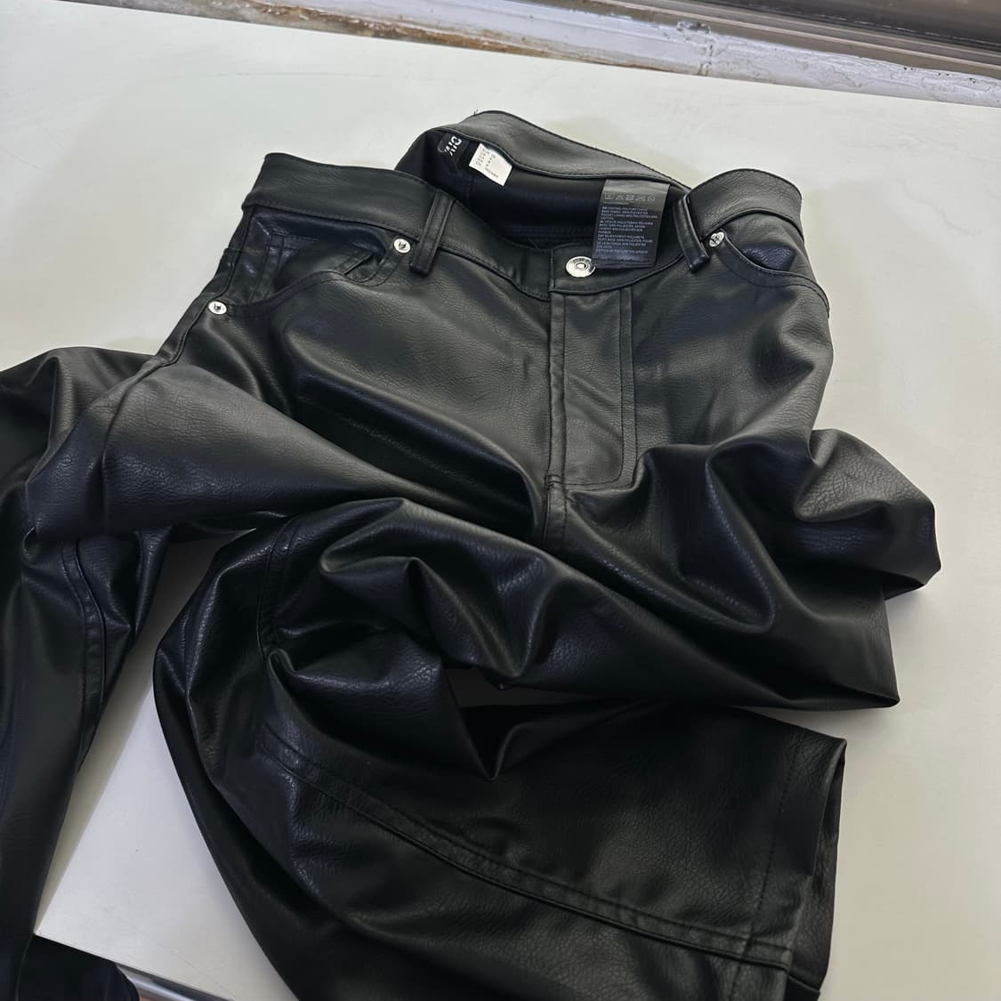 우먼M 흐앤므 H&M 블랙 와이드핏 레더팬츠 상품이미지1