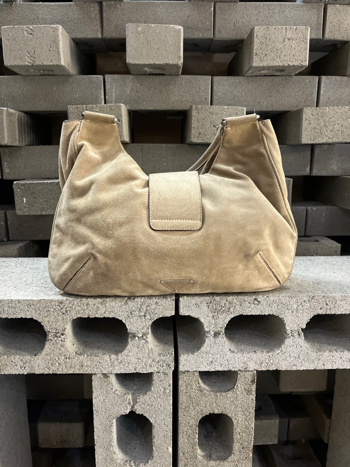 프라다 카멜 스웨이드 호보 백 상품이미지1