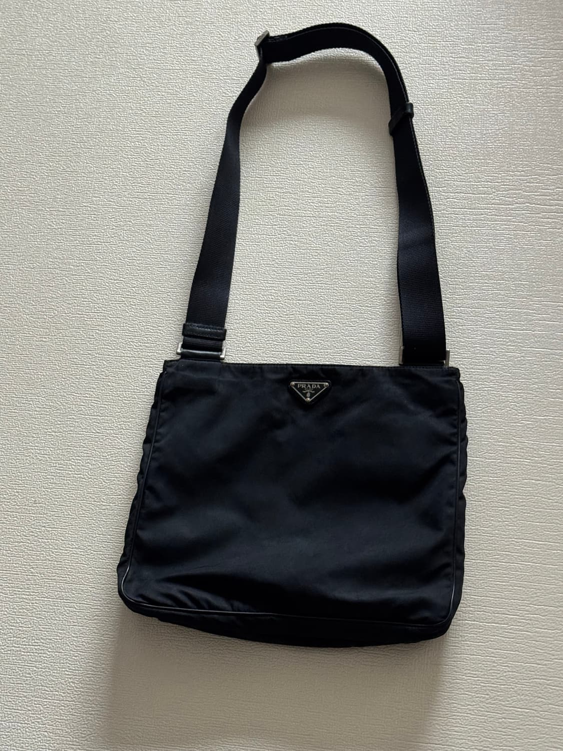 프라다 포코노 크로스백 블랙 상품이미지1