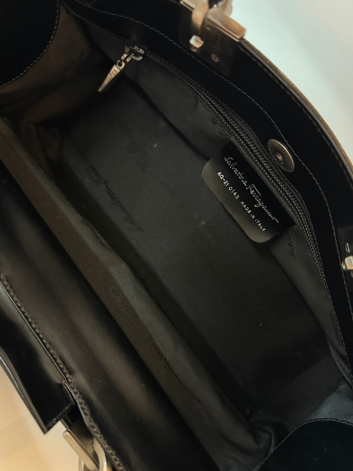 페라가모(Ferragamo) 완다 캔버스 토트백 상품이미지8