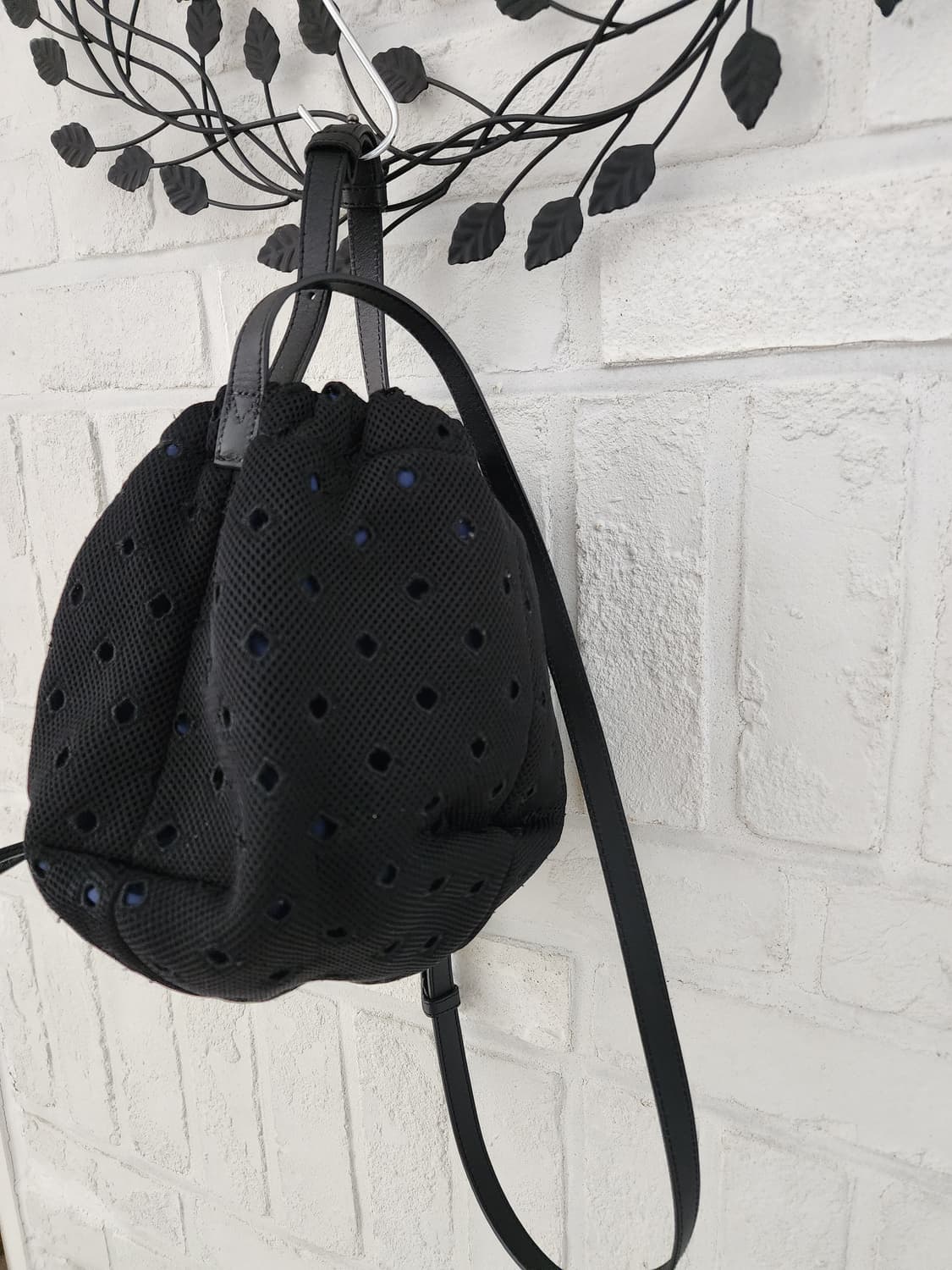 구호 블랙 메쉬 백 상품이미지4