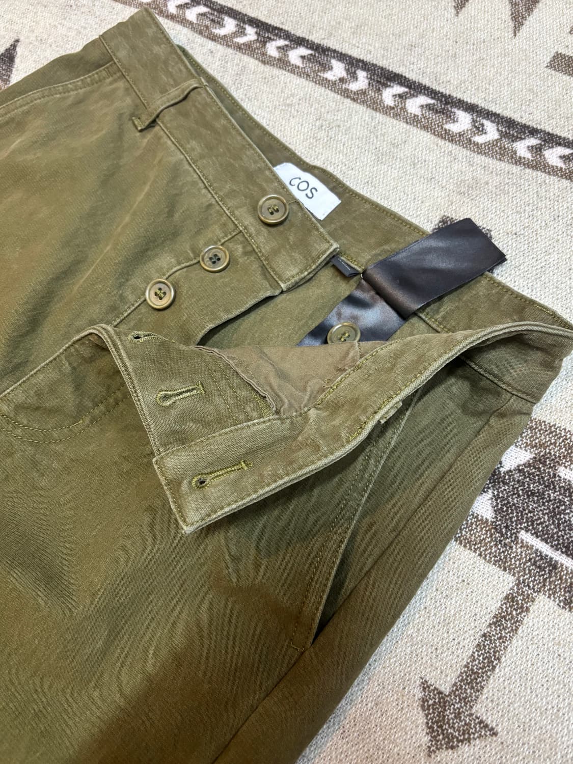 cos 버튼 여밈 코튼팬츠 상품이미지4