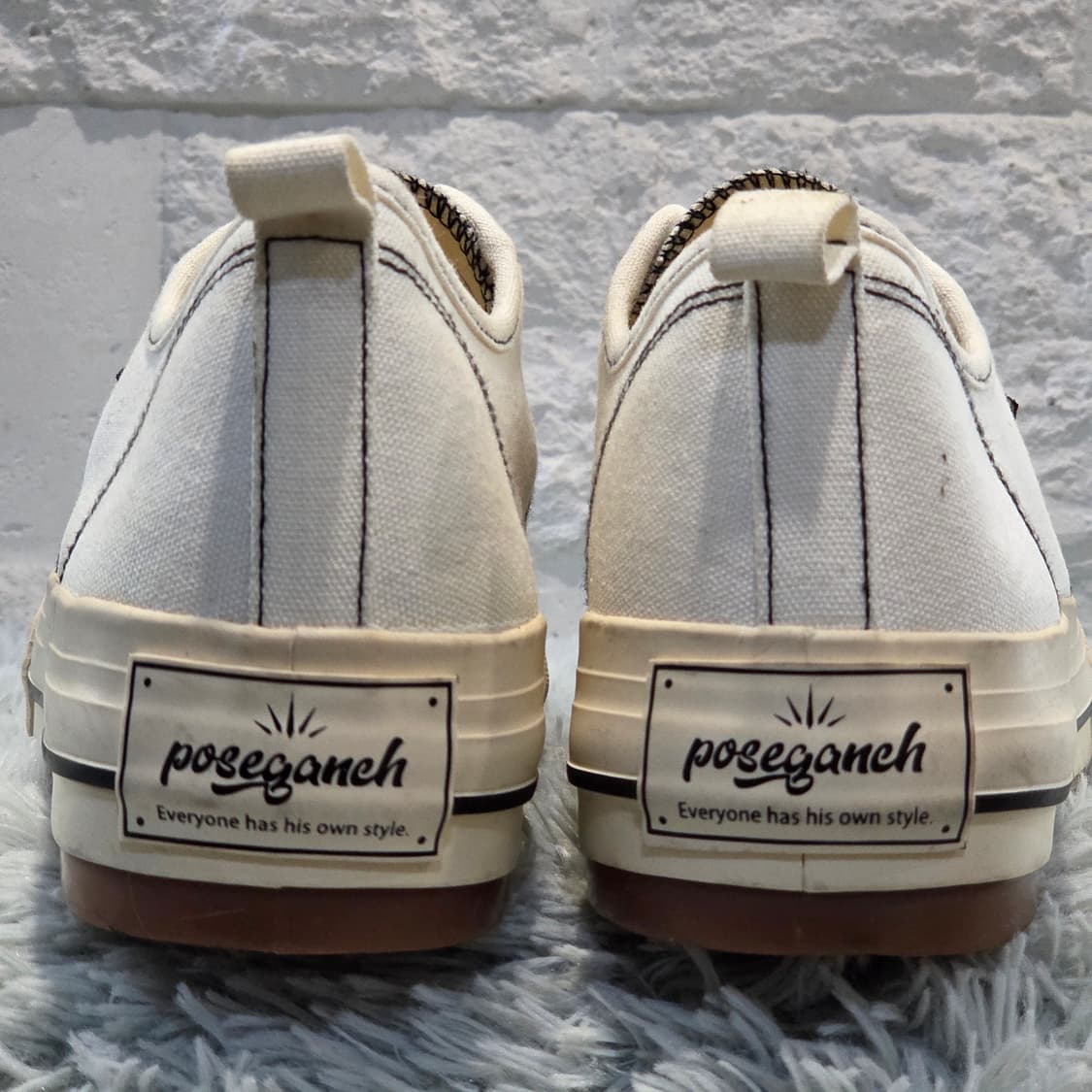 제품설명

클래식하면서도 데일리 활용도가 높은 아이보리 컬러의 로우 캔버 상품이미지4