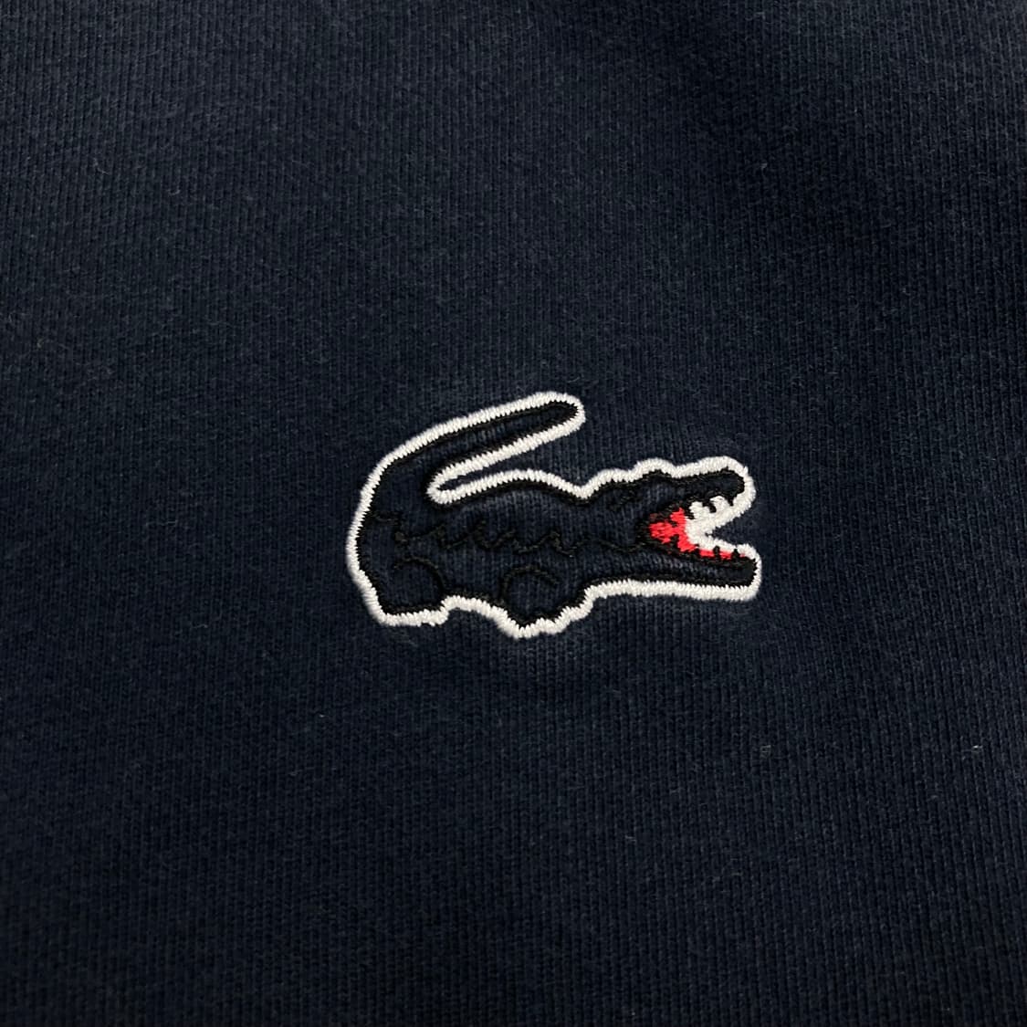 라코스테 네이비 컬러 스몰 로고 미니멀 맨투맨 상품이미지2