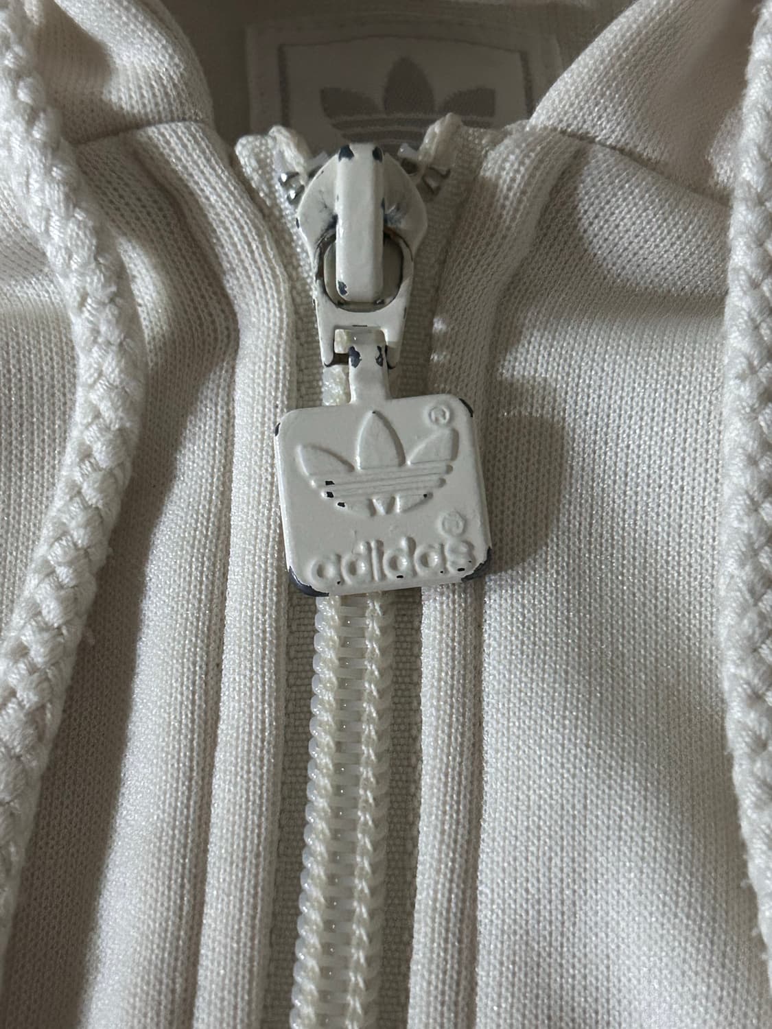 아디다스 딱붙핏 후드집업 크림색상 상품이미지3