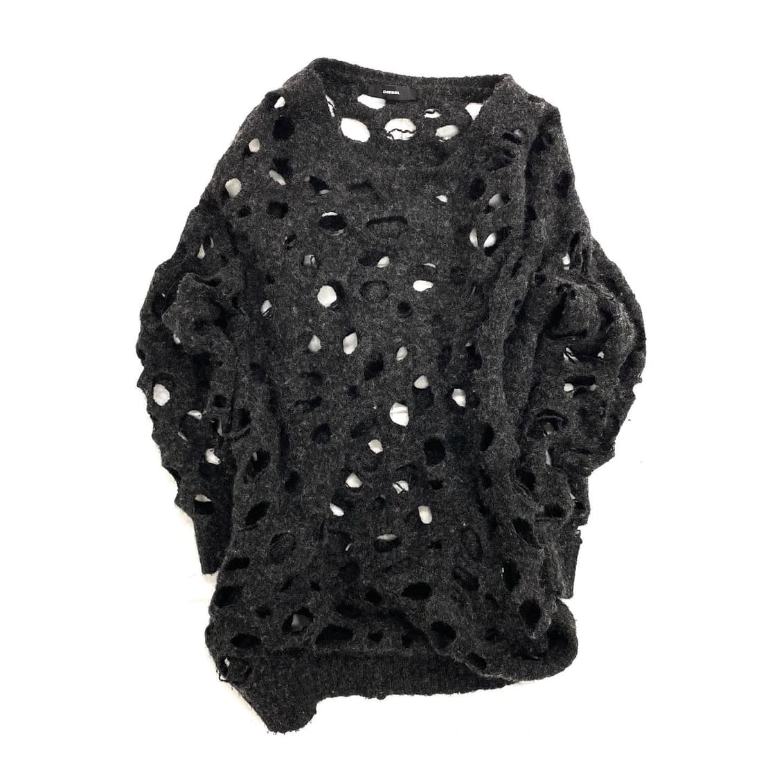 디젤 펀칭 디테일 그런지 니트 스웨터 상품이미지1