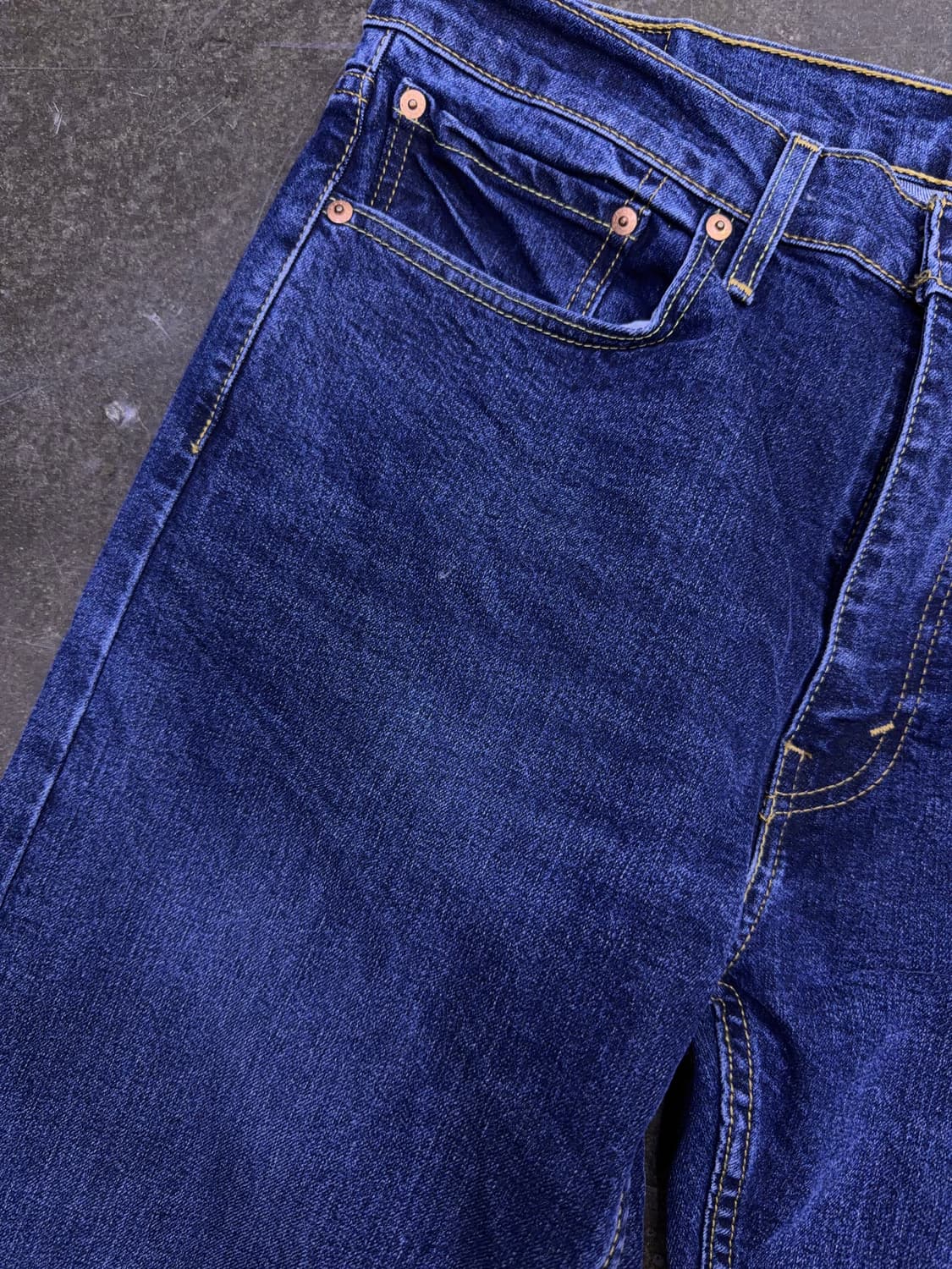 리바이스 502 테이퍼드핏 중청 워싱 웜 약기모 데님팬츠 36 상품이미지4